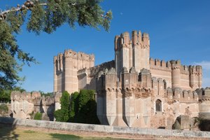 Coca, provincie Segovia, Spanje. Castillo de Coca. Coca kasteel. Belangrijk voorbeeld van Mudéjar militaire architectuur. door Unbekannt Unbekannt